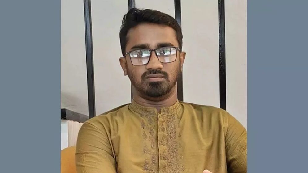 বিএনপি নেতা রাশেদ খাঁন এনসিপির সাংগঠনিক কার্যক্রম ও নেতৃত্ব নিয়ে বক্তব্য দিচ্ছেন