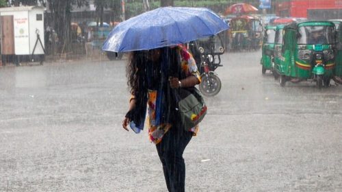 আকাশে কালো মেঘের সঙ্গে ঝড় ও বজ্রবৃষ্টির সম্ভাবনা