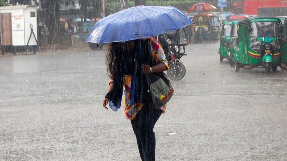 আকাশে কালো মেঘের সঙ্গে ঝড় ও বজ্রবৃষ্টির সম্ভাবনা